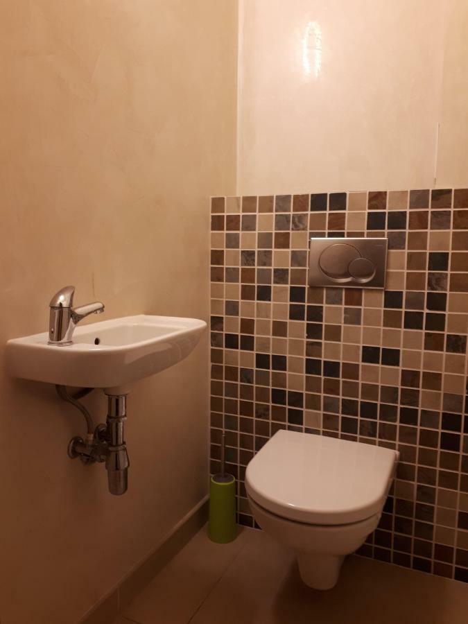Utulny Apartman V Bratislava 15 Kültér fotó