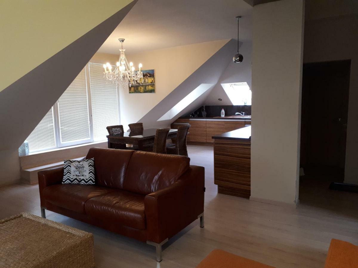 Utulny Apartman V Bratislava 15 Kültér fotó