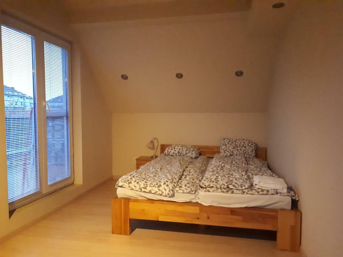Utulny Apartman V Bratislava 15 Kültér fotó