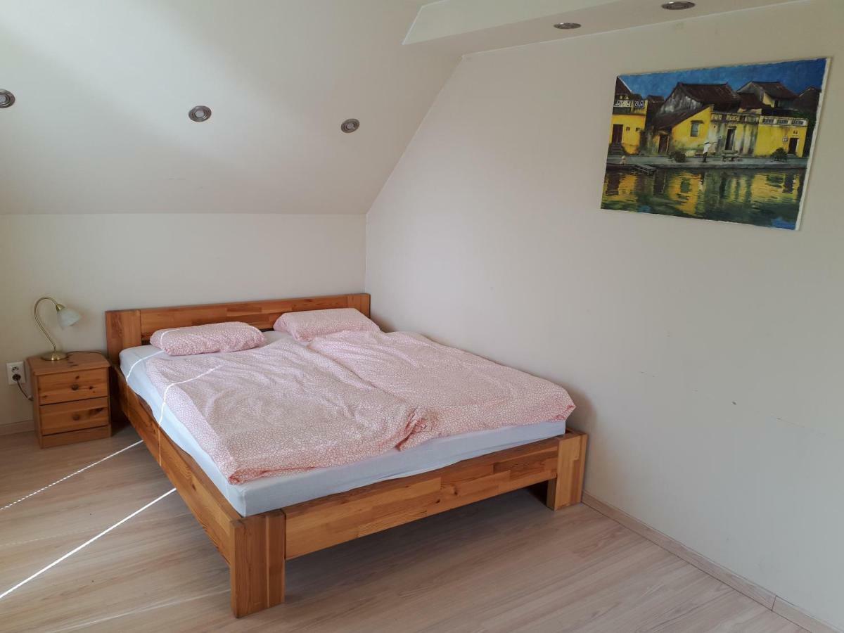 Utulny Apartman V Bratislava 15 Kültér fotó